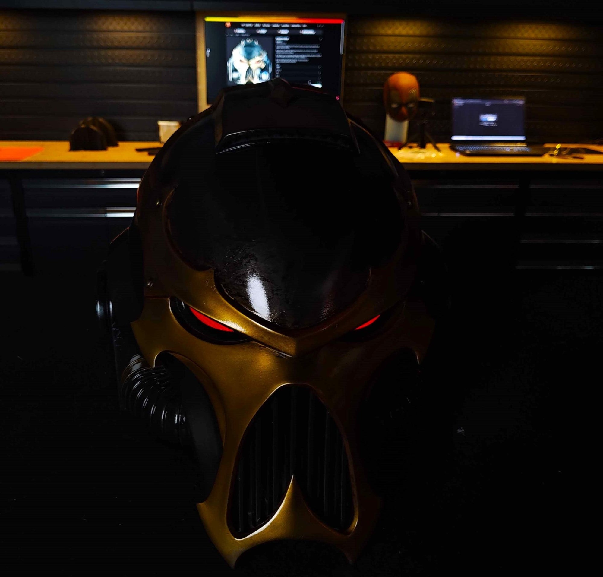 Mediocre StudiosDespoiler's HelmetCosplay Helmet