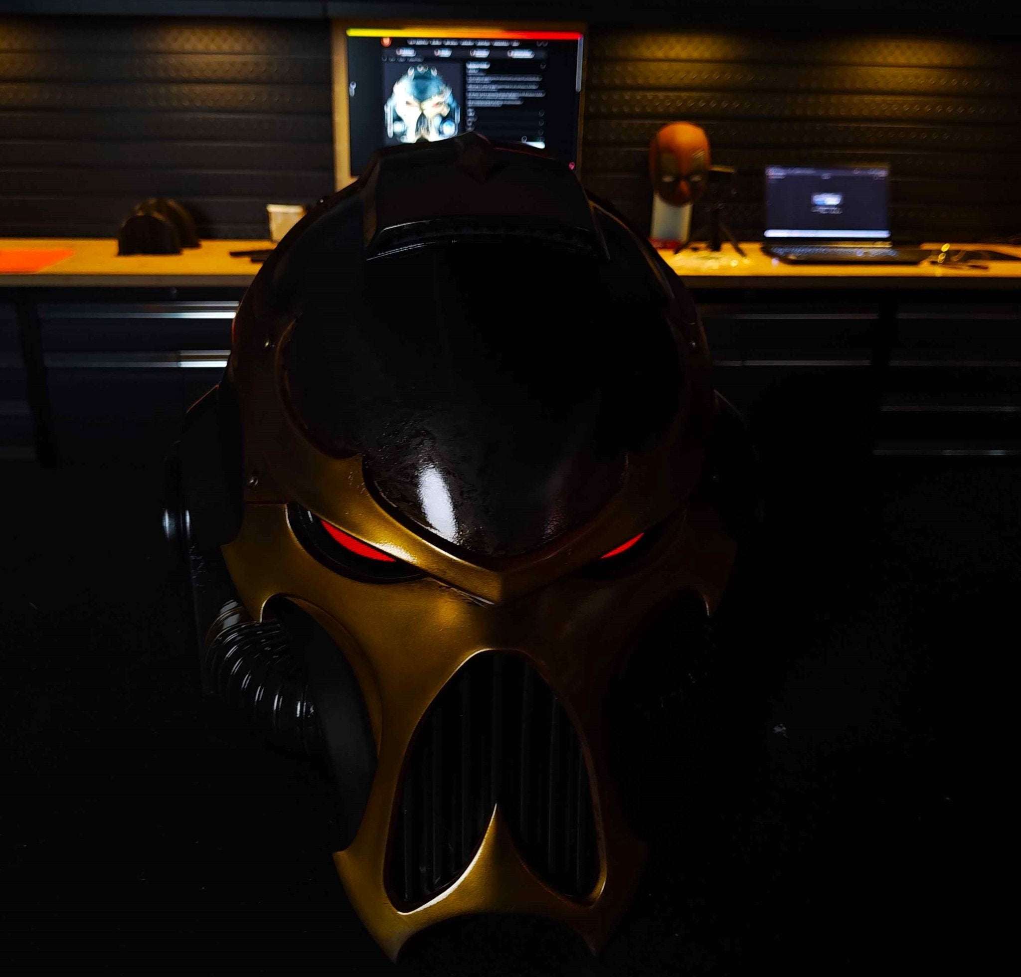 Mediocre StudiosDespoiler's HelmetCosplay Helmet