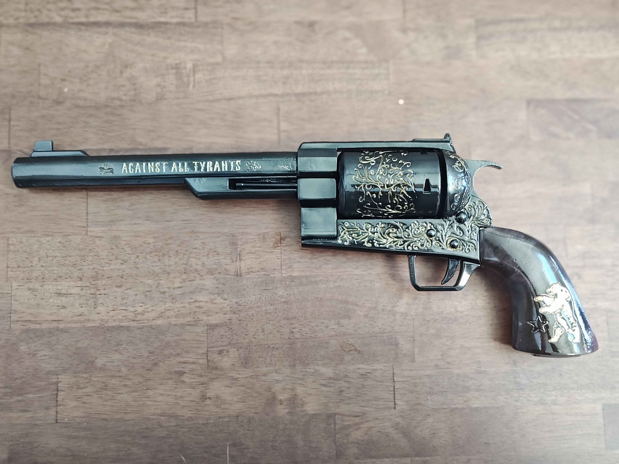 Mediocre StudiosFallout Ranger Sequoia PistolProps