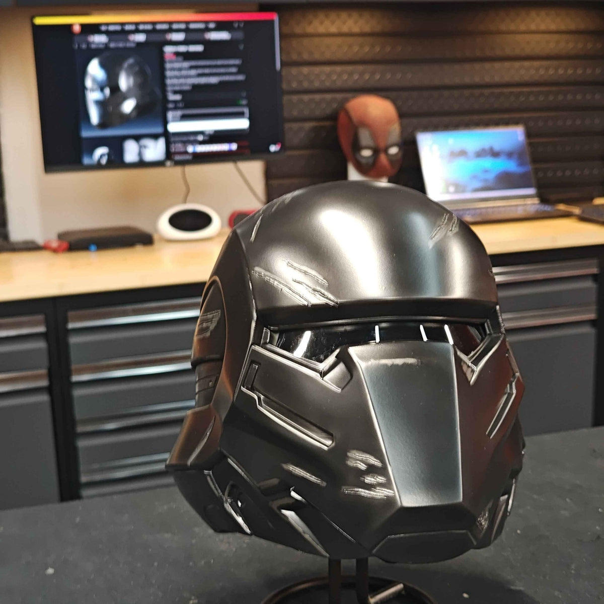 Mediocre StudiosHelldivers 2 Helmet - ExterminatorCosplay Helmet