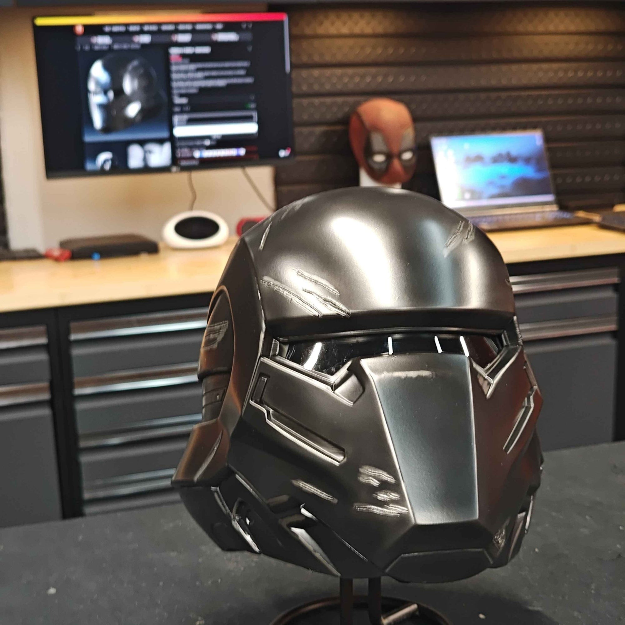 Mediocre StudiosHelldivers 2 Helmet - ExterminatorCosplay Helmet