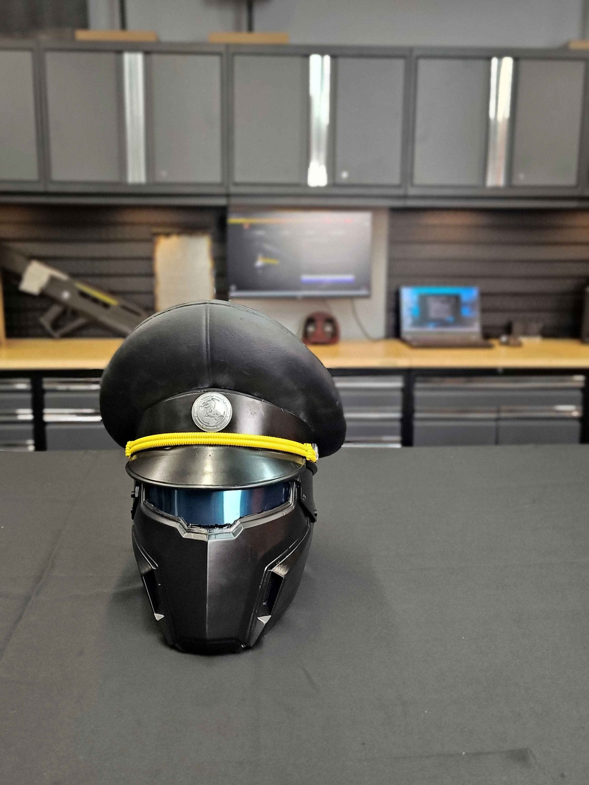 Mediocre StudiosRe-1861 Parade Commander HelmetCosplay Helmet