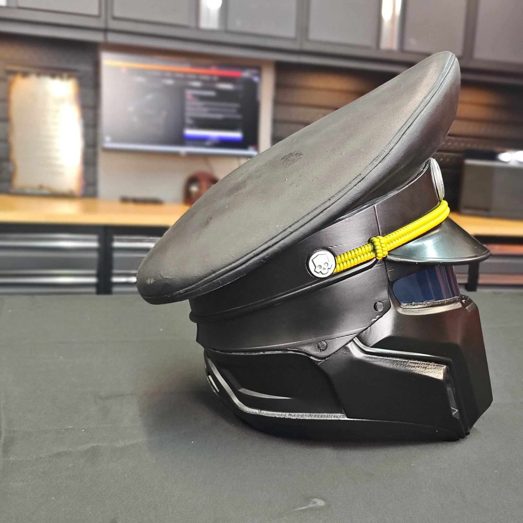 Mediocre StudiosRe-1861 Parade Commander HelmetCosplay Helmet