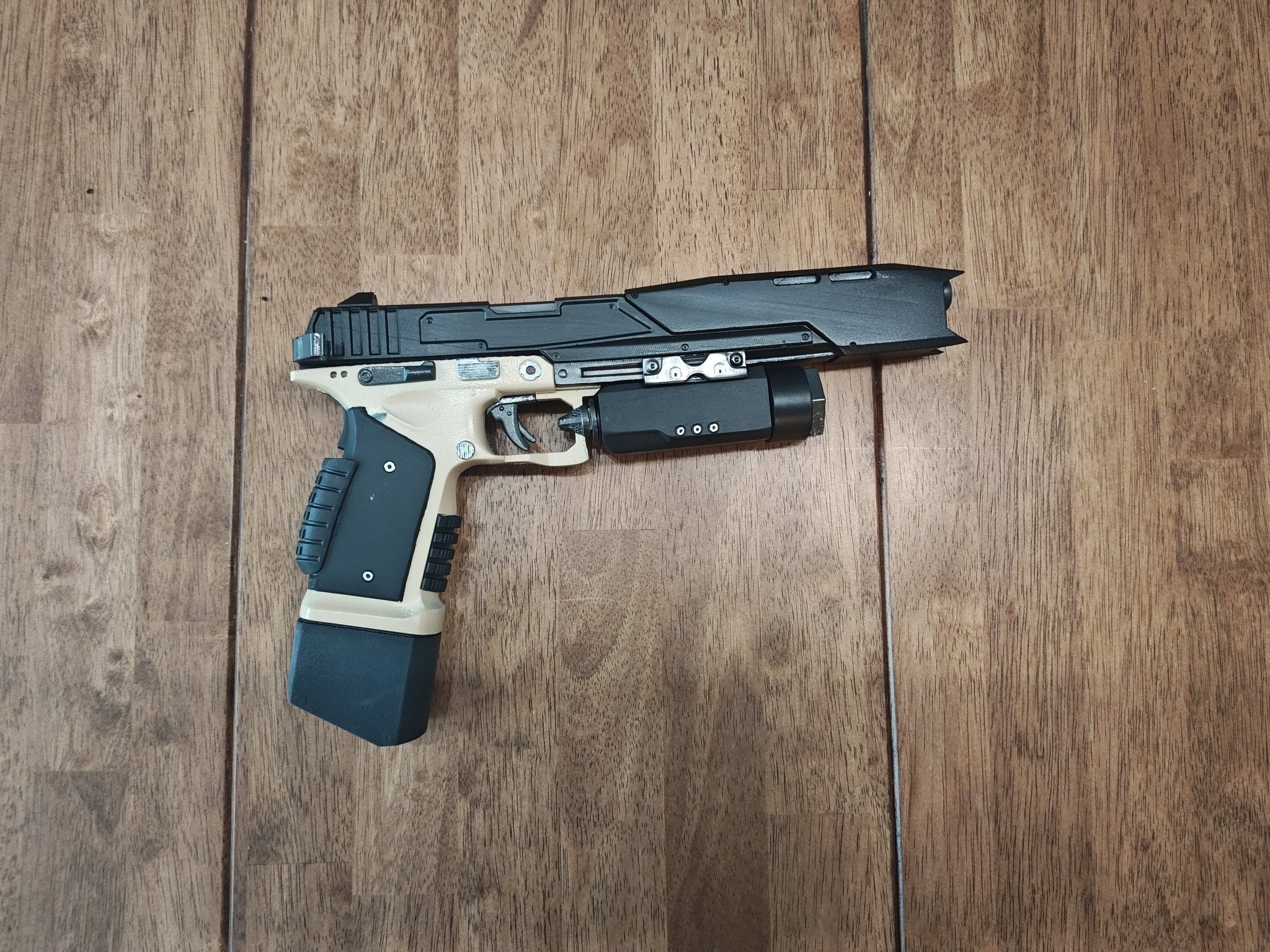 Mediocre StudiosTitanFall Smart Pistol ReplicaCostume Accessories