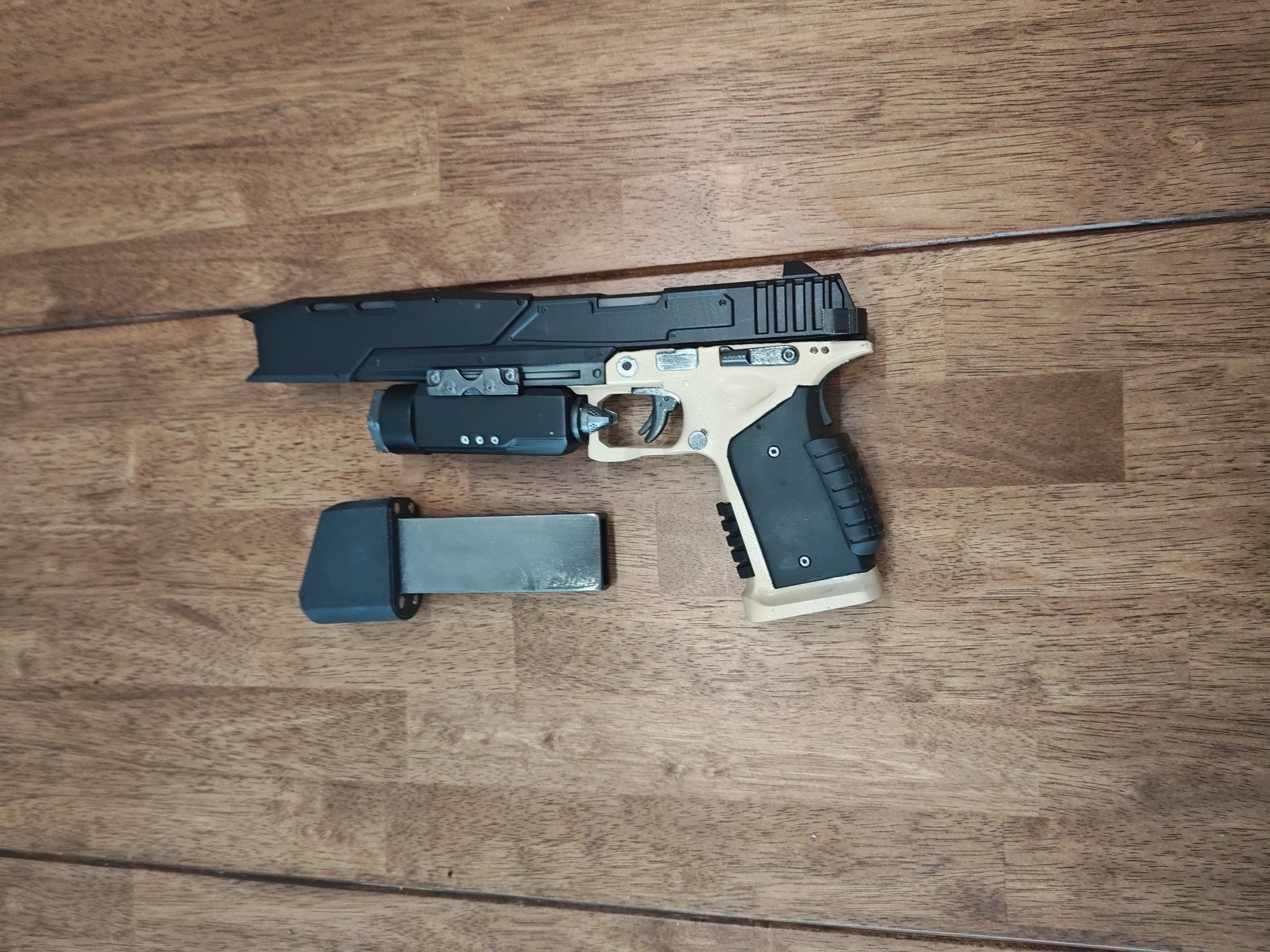 Mediocre StudiosTitanFall Smart Pistol ReplicaCostume Accessories